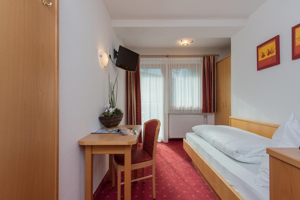 Hotel Garni Hochgruber Brunico Phòng bức ảnh