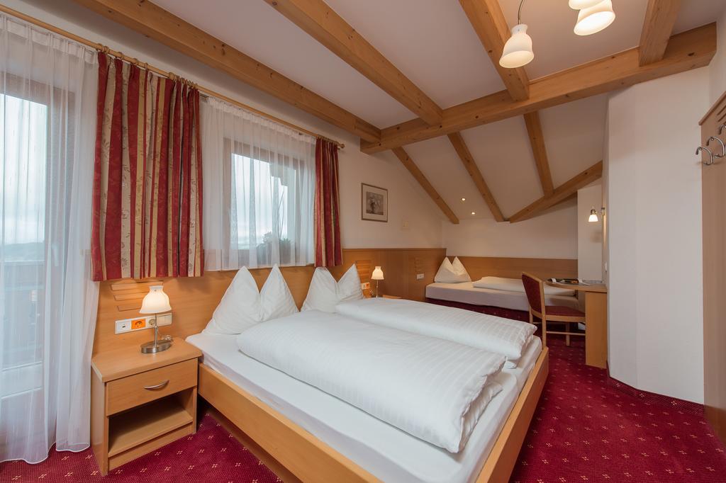 Hotel Garni Hochgruber Brunico Phòng bức ảnh