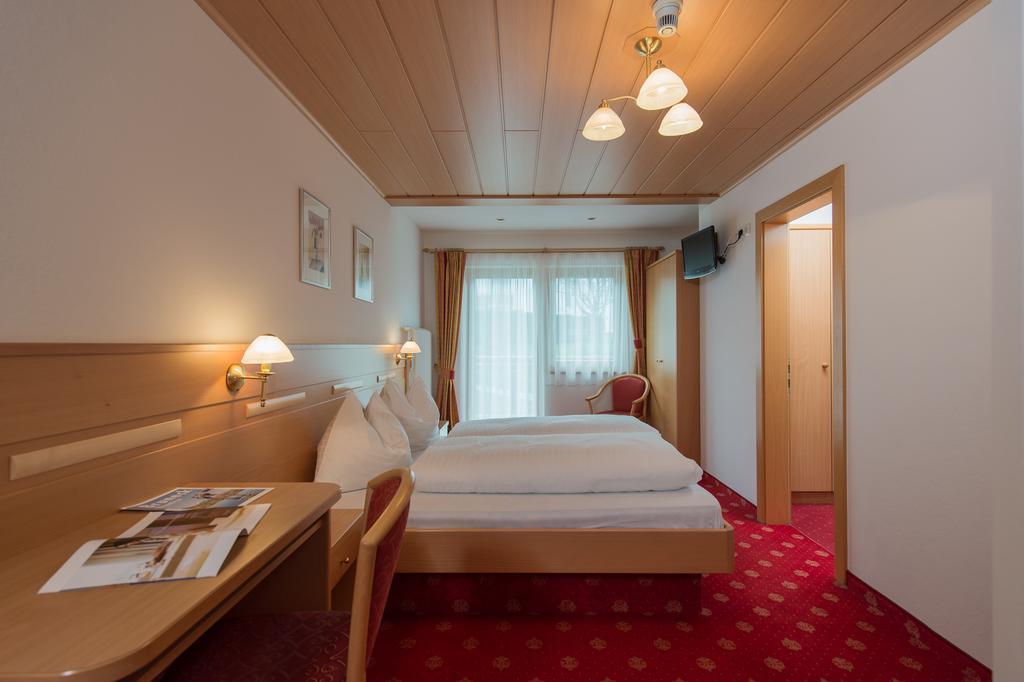 Hotel Garni Hochgruber Brunico Phòng bức ảnh