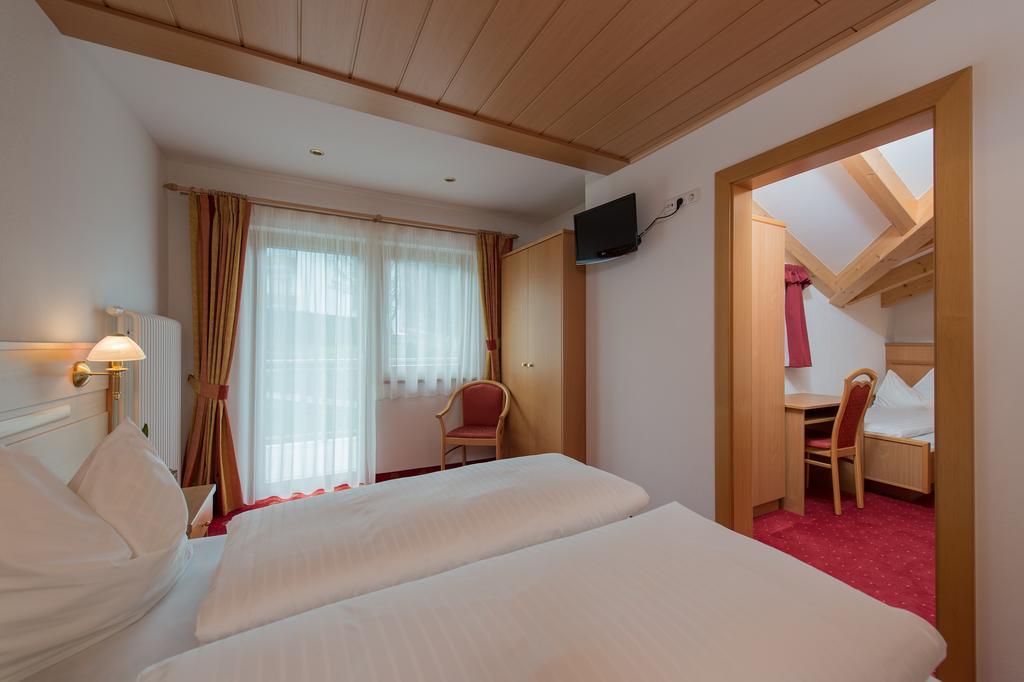 Hotel Garni Hochgruber Brunico Phòng bức ảnh